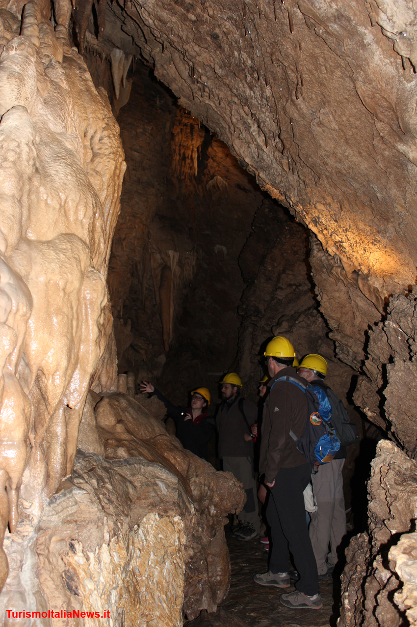 Nelle grotte di Equi Terme il gigantesco Orso delle caverne: nelle Alpi Apuane in migliaia di anni l’acqua ha scavato un altro mondo