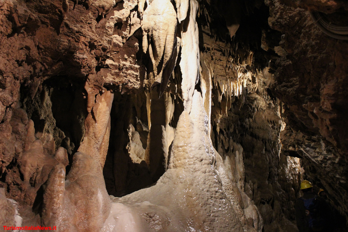 Nelle grotte di Equi Terme il gigantesco Orso delle caverne: nelle Alpi Apuane in migliaia di anni l’acqua ha scavato un altro mondo