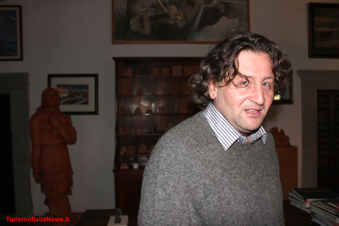 Jacopo Cascella, pittore che rivisita l’antico con una propria sensibilità estetica e spaziale, a cui evidentemente il maniero non è indifferente