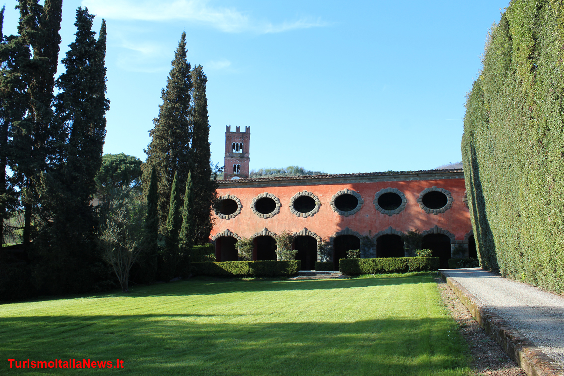 La limona,ia straordinaria costruzione secentesca, una delle più notevoli e importanti della Toscana, per il ricovero invernale di una importante collezione di piante di limone centenarie