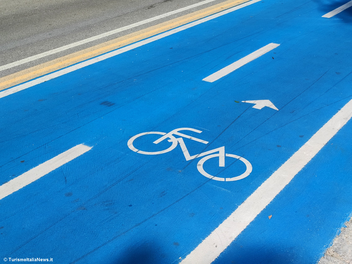 Comuni italiani verso la sicurezza: in aumento strade scolastiche e aree a velocità 30, fulcro di una progressiva trasformazione