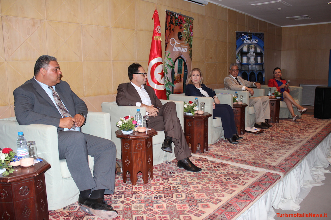 images/stories/tunisia/Tunisia_DjerbaConfStampa.JPG