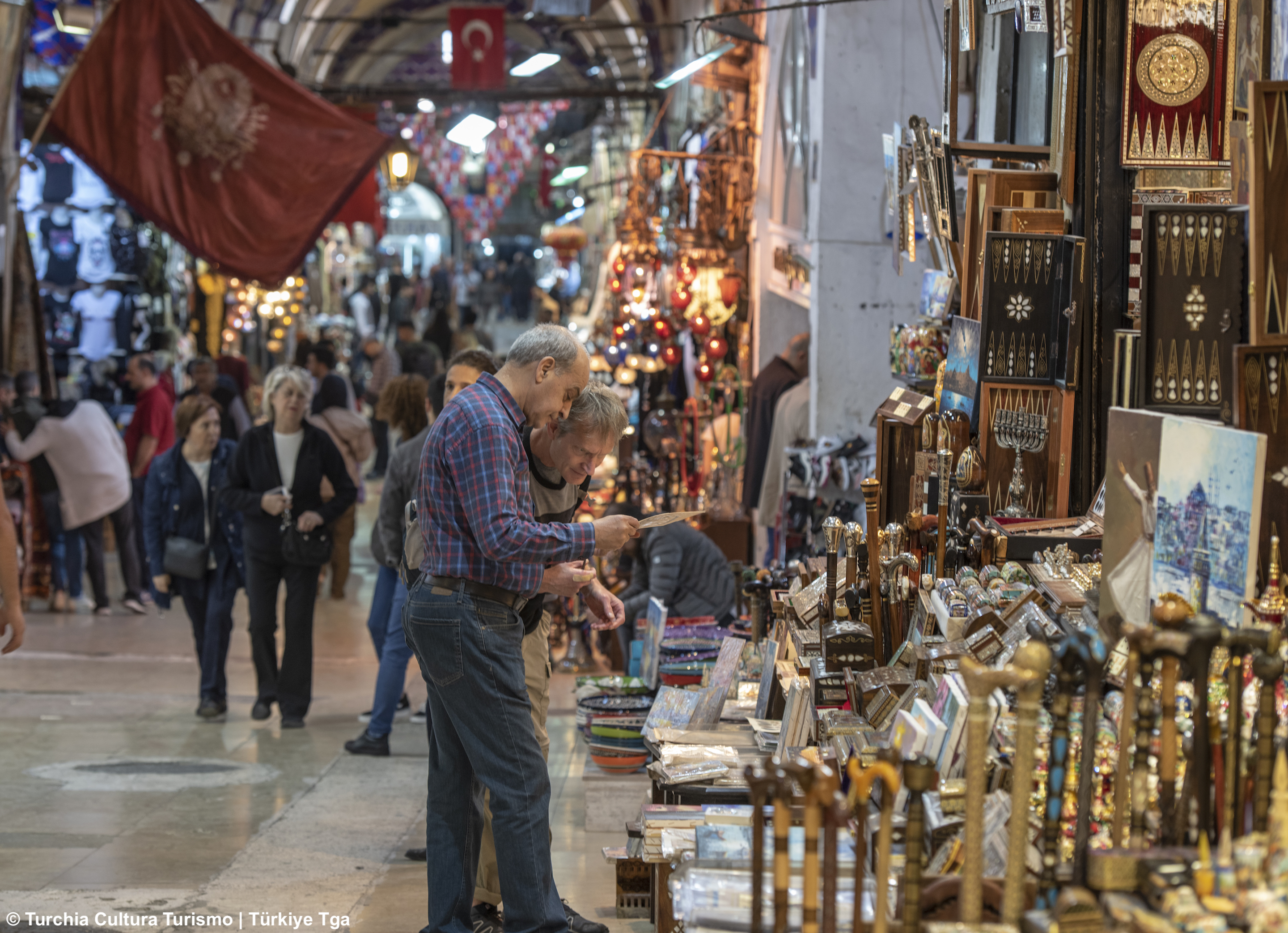 Il Grand Bazaar di Istanbul ha ospitato quasi 40 milioni di visitatori nel 2022 dopo il suo restauro