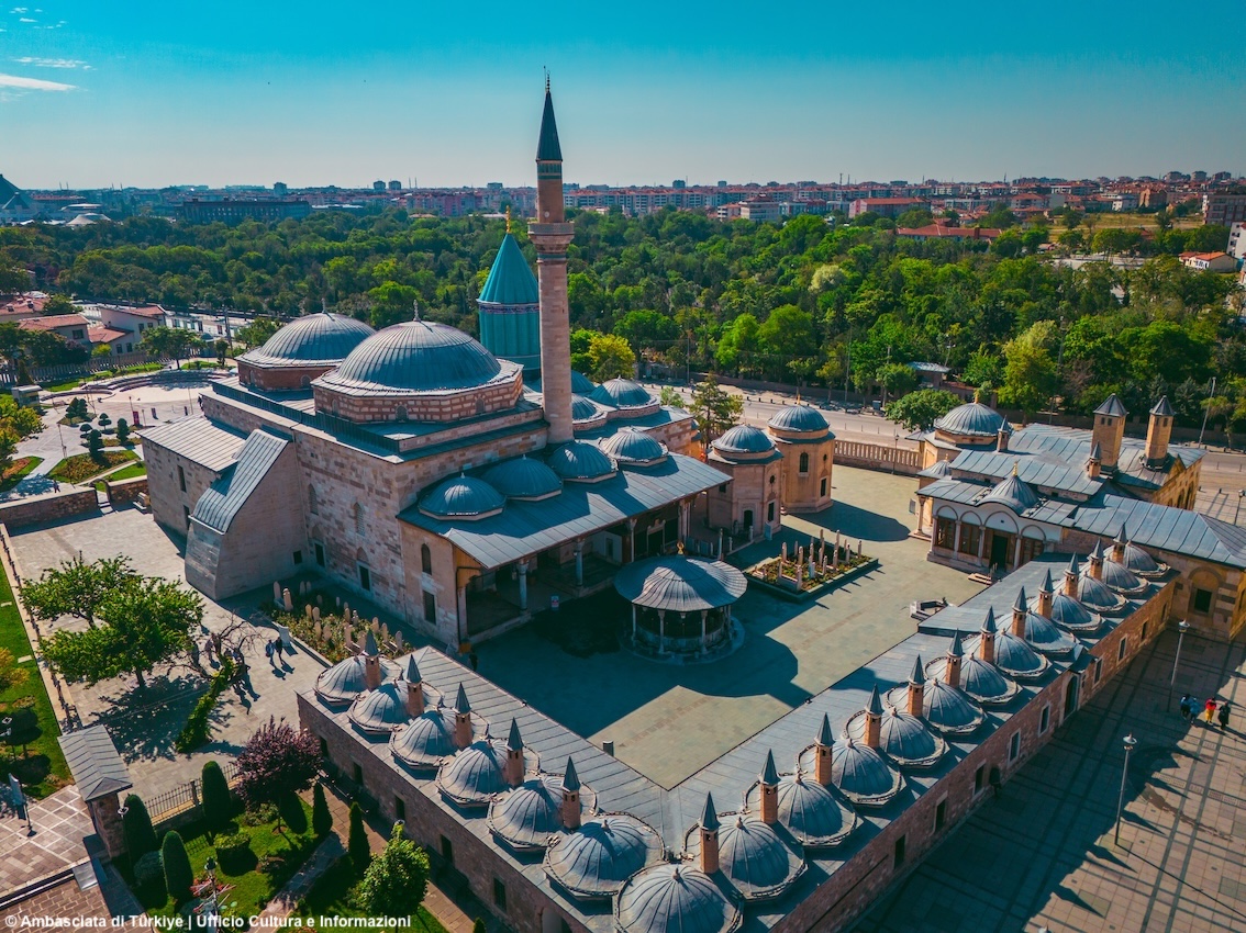 Nel cuore della Türkiye il tempo medita: a Konya il richiamo senza fine dell’eredità di Rumi e lo Şeb-i Arus