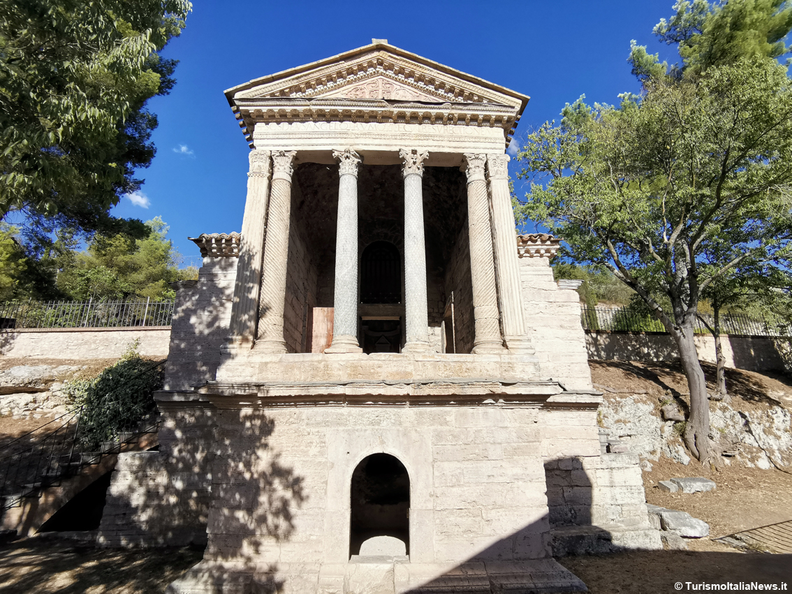 images/stories/umbria/CampelloTempietto6.jpg