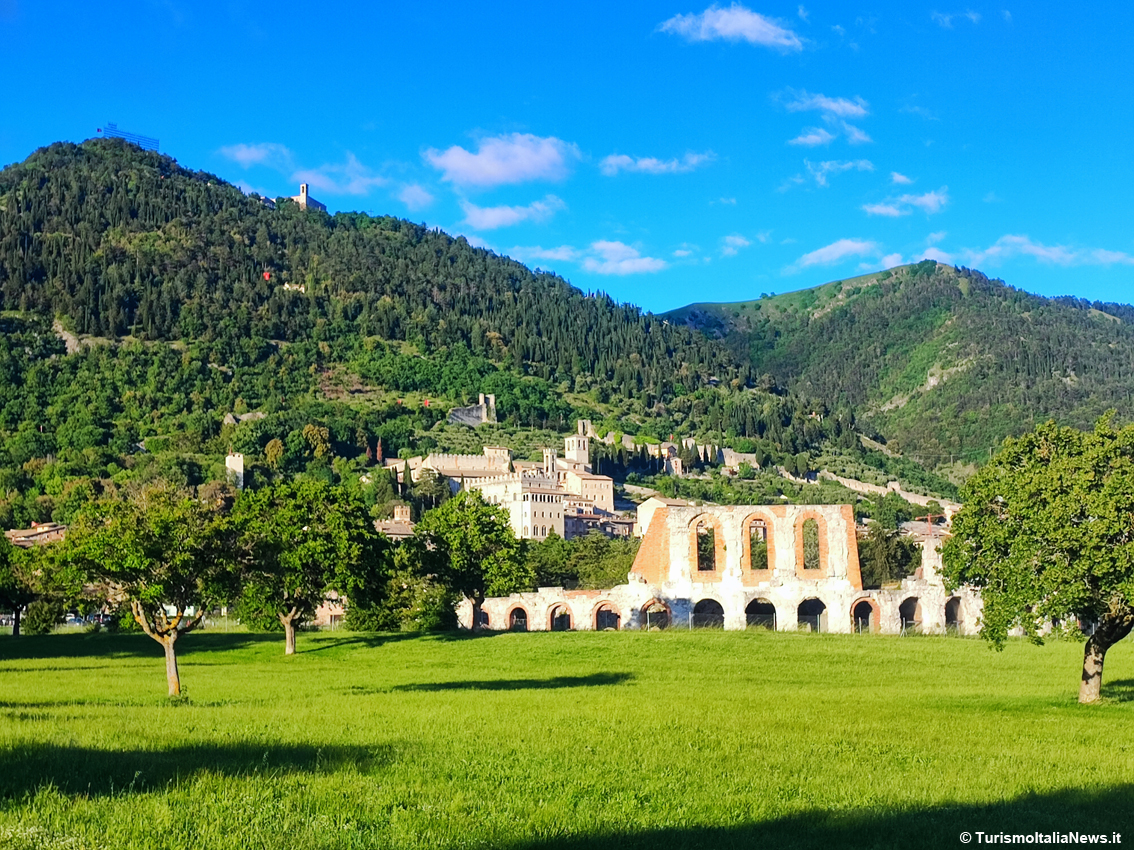 Gubbio: nel Teatro Romano c’è lo spettacolo del tempo fra storia, bellezza e cultura viva