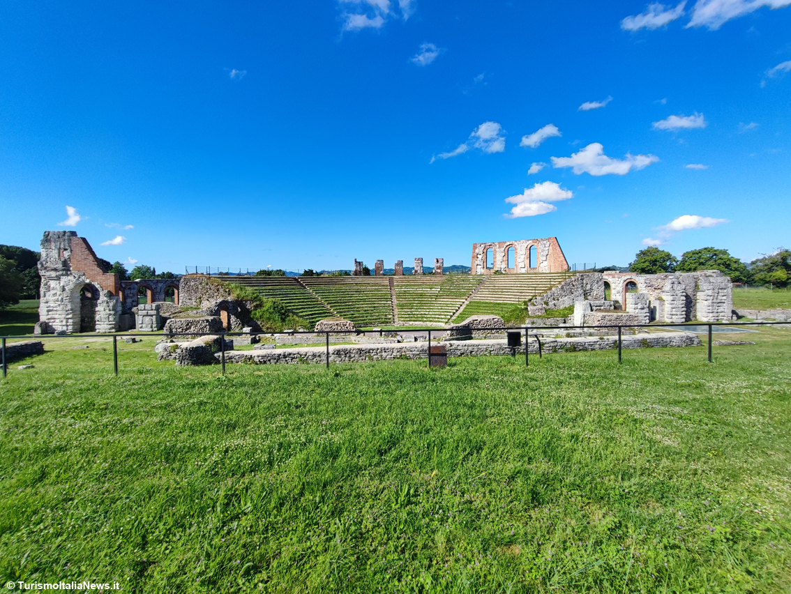 Gubbio: nel Teatro Romano c’è lo spettacolo del tempo fra storia, bellezza e cultura viva
