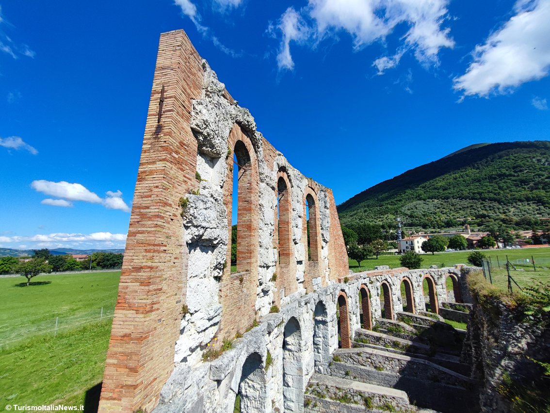 images/stories/umbria_Gubbio/Gubbio_TeatroRomano_06.jpg