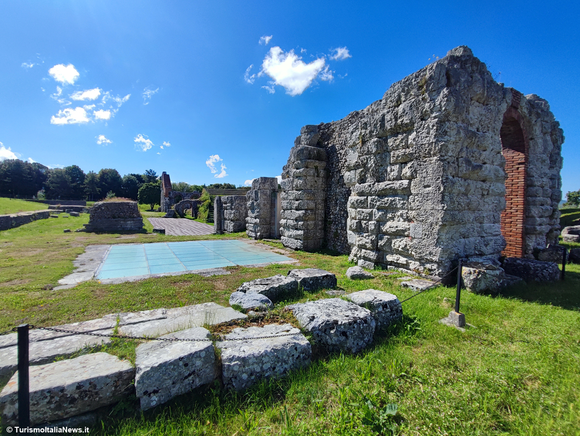 Gubbio: nel Teatro Romano c’è lo spettacolo del tempo fra storia, bellezza e cultura viva