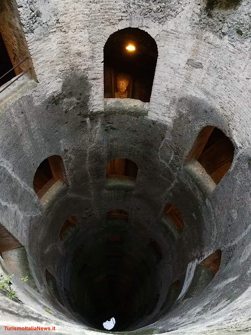 http://www.turismoitalianews.it/images/stories/umbria_Orvieto/OrvietoPozzoSanPatrizio01.jpg