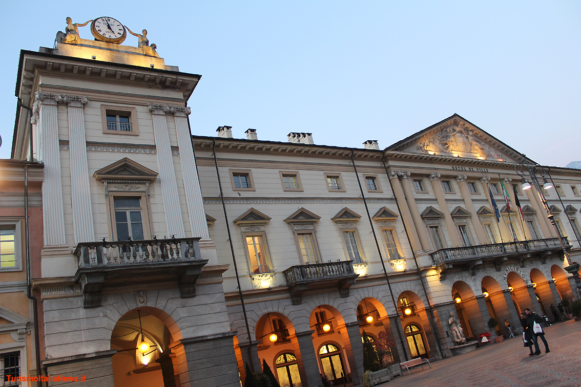 http://www.turismoitalianews.it/images/stories/valle_daosta/AostaMunicipio.jpg