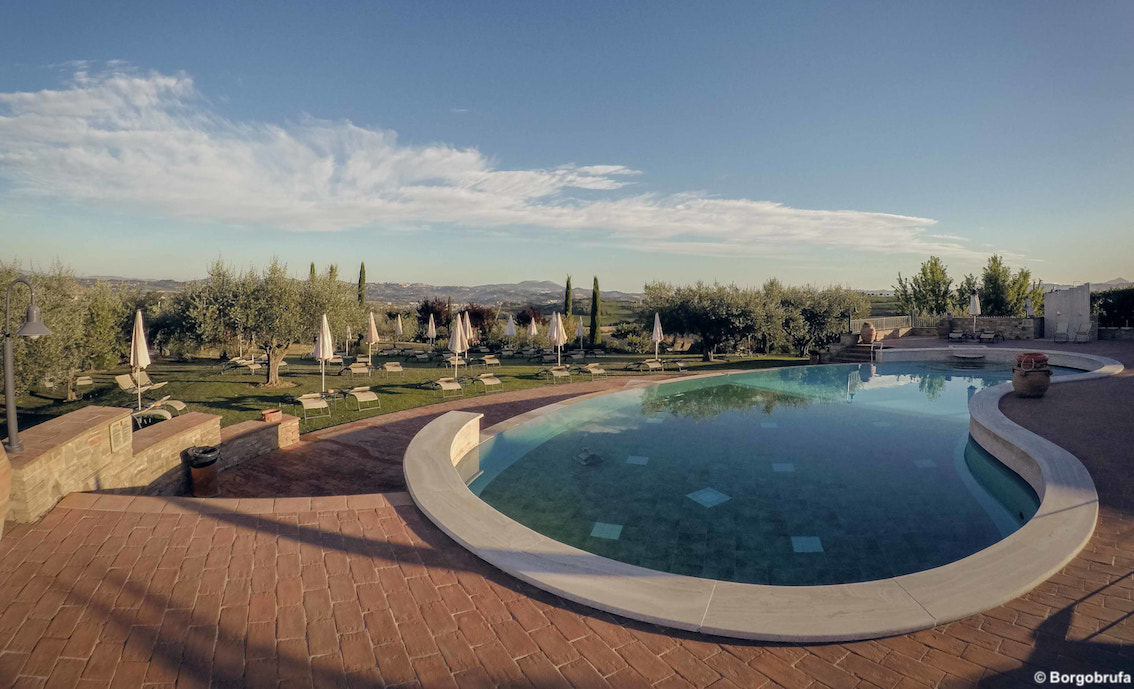 Fuga antistress: dal mondo dell’acqua trattamenti con conchiglie e sale nel paesaggio naturale dell'Umbria