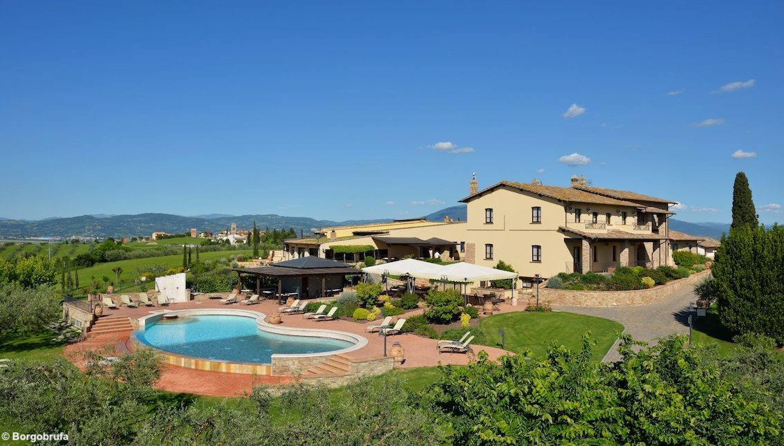 Fuga antistress: dal mondo dell’acqua trattamenti con conchiglie e sale nel paesaggio naturale dell'Umbria