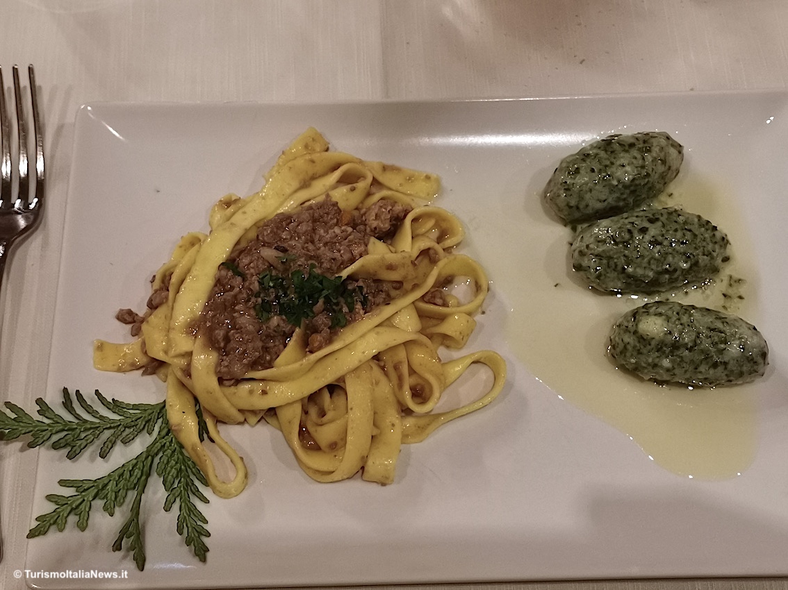 Una delle specialità dell'Hotel Sasso Rosso a Commezzadura