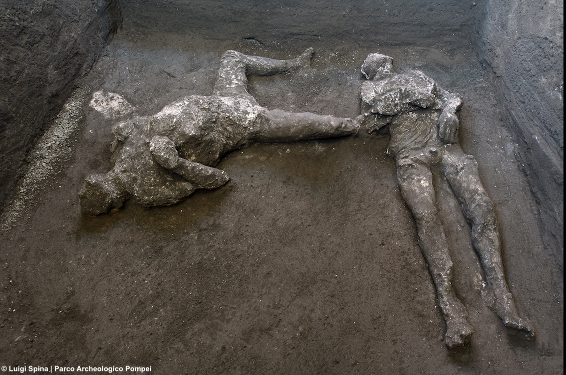 A Pompei ritrovati i resti di 2 uomini che tentarono di mettersi in salvo dall'eruzione del Vesuvio nel 79 a.C.
