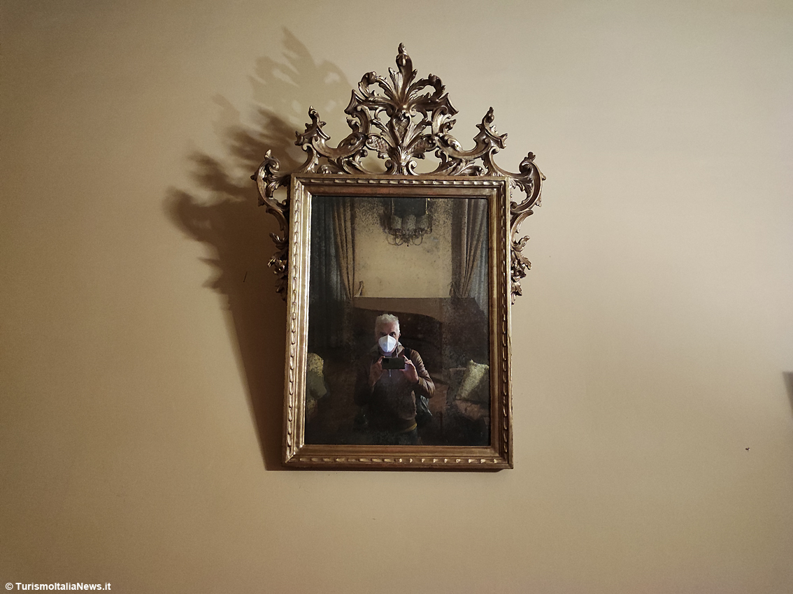 A nanna col fantasma: sensazioni uniche e avvolgenti nella residenza d’epoca Palazzo Bonfranceschi a Belforte del Chienti