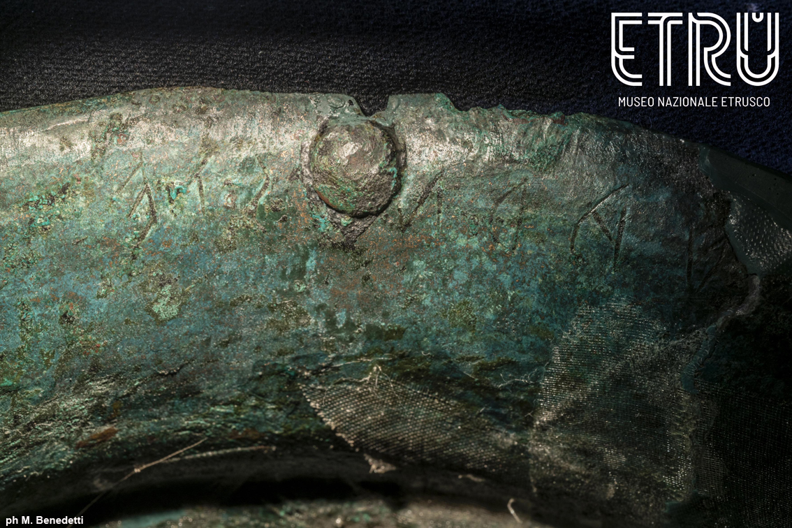 Il ritorno del guerriero: un’iscrizione etrusca nascosta per circa 2.400 anni racconta nuovi scenari