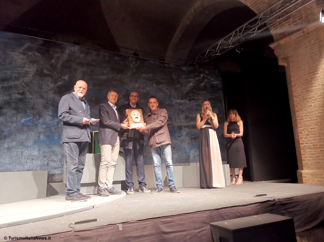 La premiazione finale con il regista Gianni Bevilacqua. La cerimonia è stata presentata da Manuela Marinangeli  