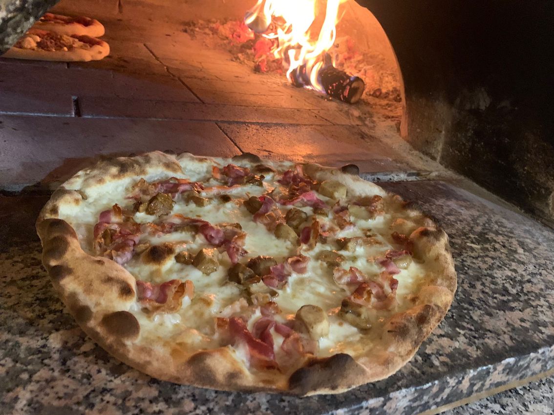 Cagli, Ristorante Pizzeria Pineta: la pizza Monte Nerone