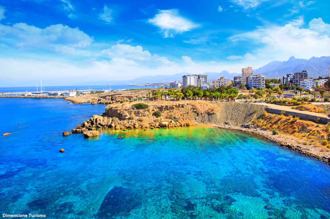 Cipro Nord, magico angolo di Mediterraneo: spiagge, natura incontaminata, cultura antichissima e un’interessante tradizione culinaria. Per l’estate lo propone il tour operator Dimensione Turismo
