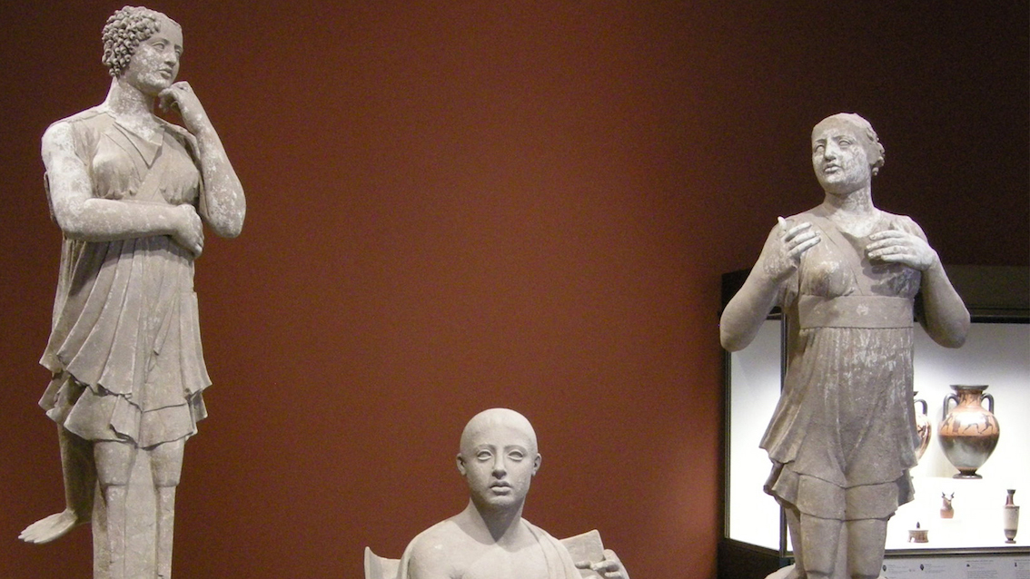 Era stato trafugato e venduto ad un museo americano, ora è rientrato in Italia: è il meraviglioso gruppo in terracotta di Orfeo e le Sirene