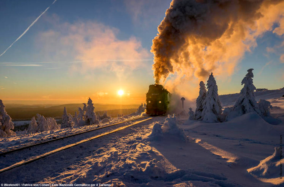 Germania: con la forza del vapore della Brockenbahn attraverso il paesaggio dell'Harz in un paesaggio da fiaba