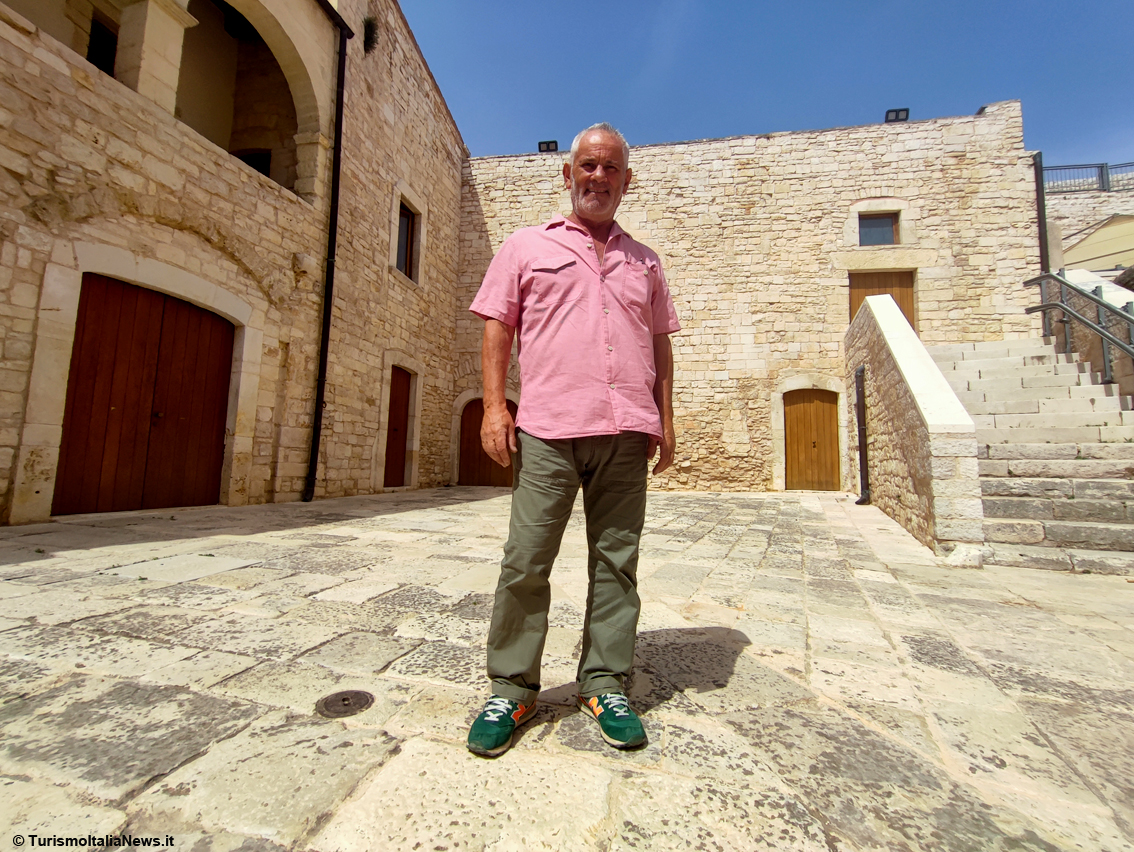 Il professor Nicola Racanelli nel castello di Sannicandro di Bari