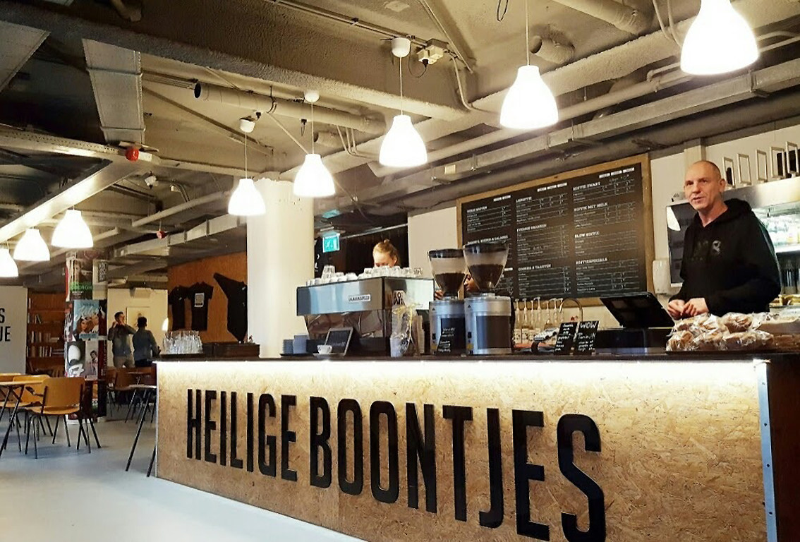 Heilige Boontjes: a Rotterdam il pub che ha preso il posto della stazione di polizia, un caso di imprenditoria sociale di successo