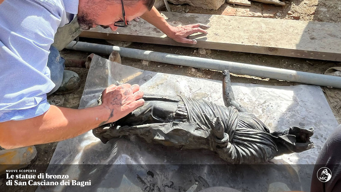 Toscana, ecco le straordinarie statue in bronzo scoperte al santuario di San Casciano dei Bagni