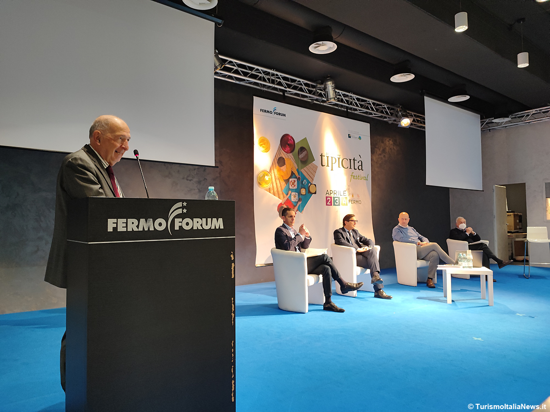 La presentazione a Tipicità Festival 2022 al FermoForum