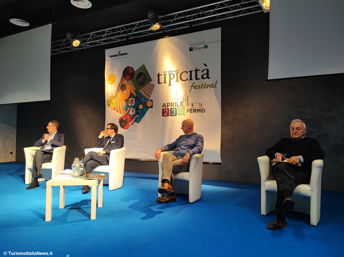 La presentazione a Tipicità Festival 2022 al FermoForum