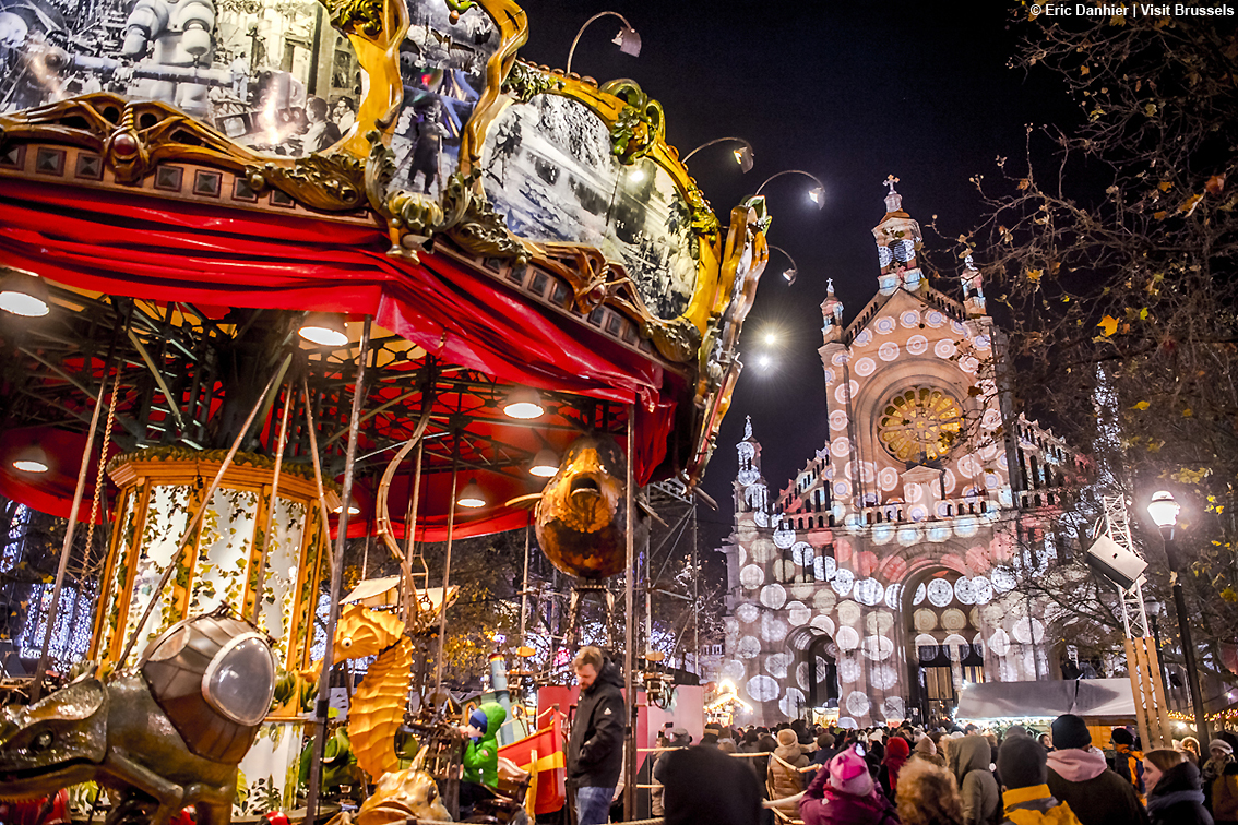 Magica Bruxelles: al via la stagione dei mercatini natalizi con 250 chalet, piste di pattinaggio su ghiaccio, giostre e spettacoli