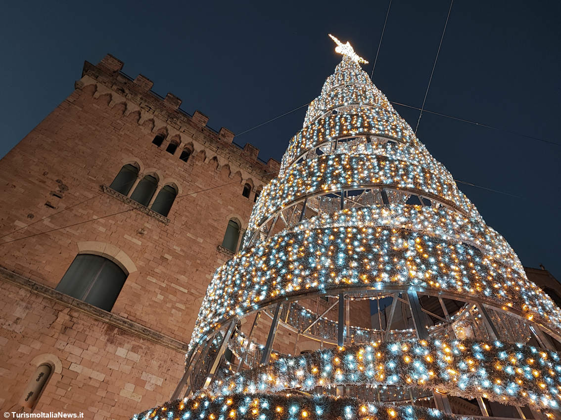 images/stories/varie_2023/Foligno_Natale_01.jpg