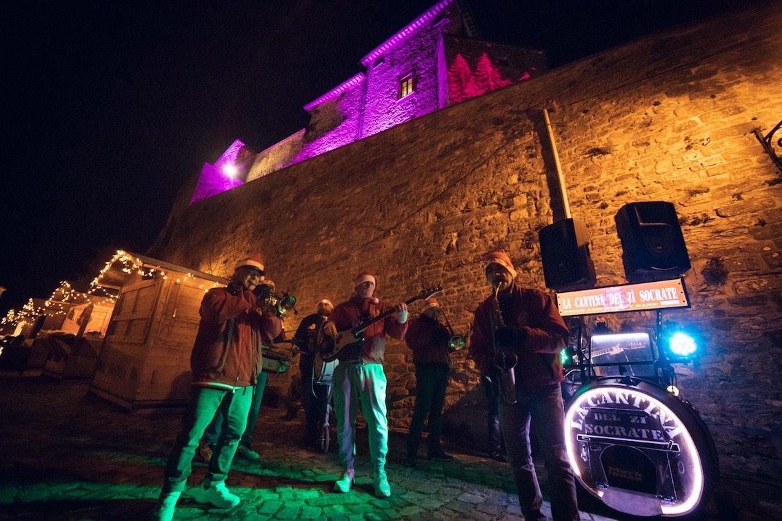 images/stories/varie_2023/Frontone_CastelloBabboNatale_01.jpg