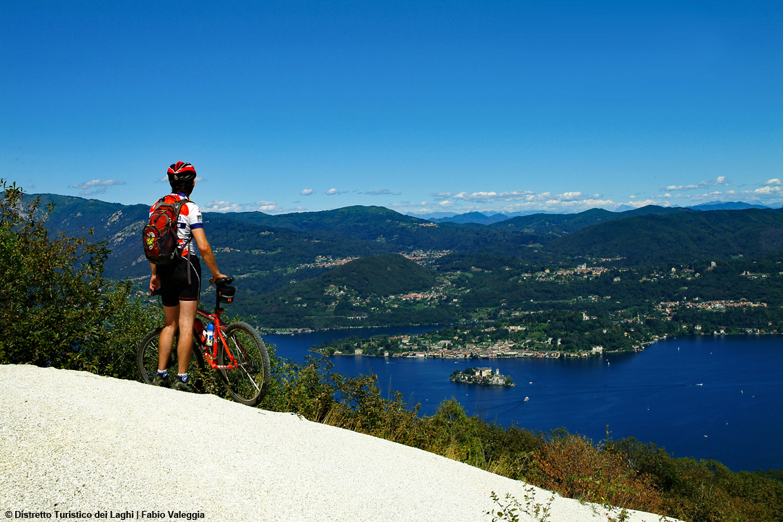 Viaggio cicloturistico tra culture e paesaggi transfrontalieri: nelle Terre dell’Alto Piemonte "In bici a pelo d'acqua"