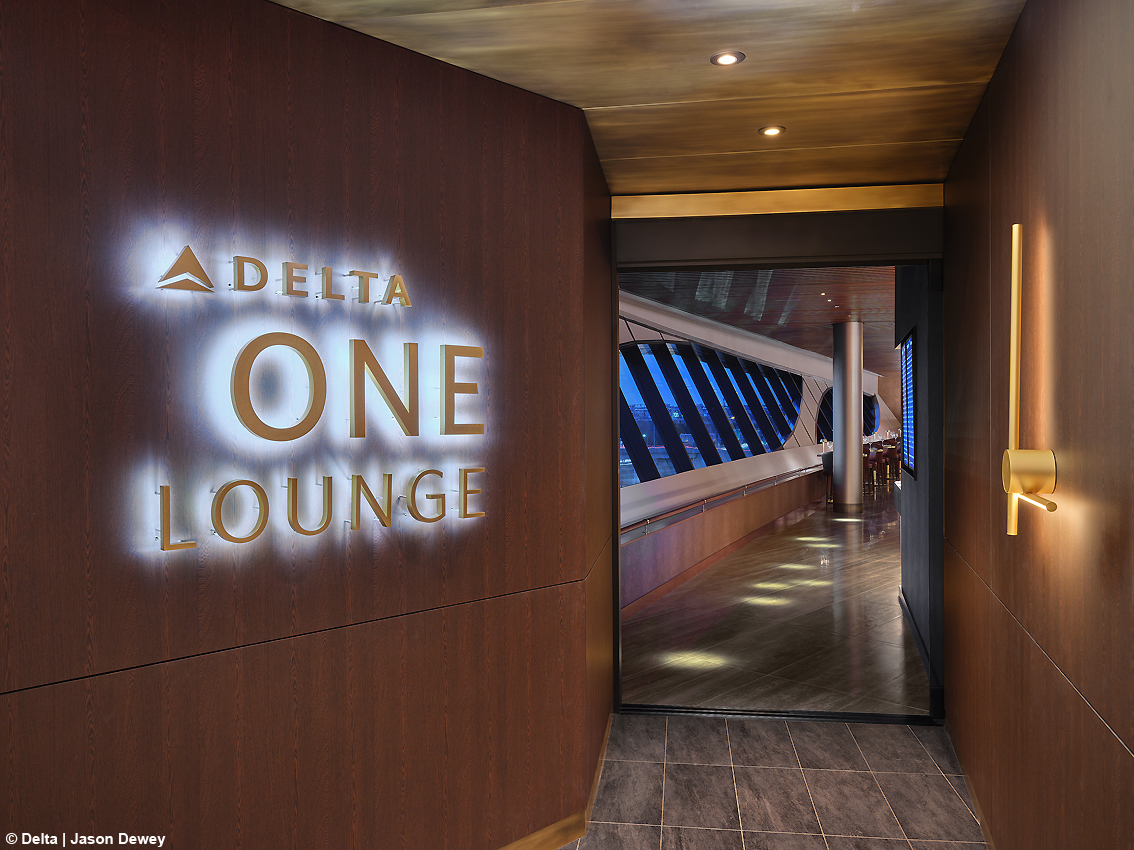 Si ispira alla tradizione marittima di Boston la Delta One Lounge del Logan International: cucina raffinata, design e un’incredibile vista sullo skyline