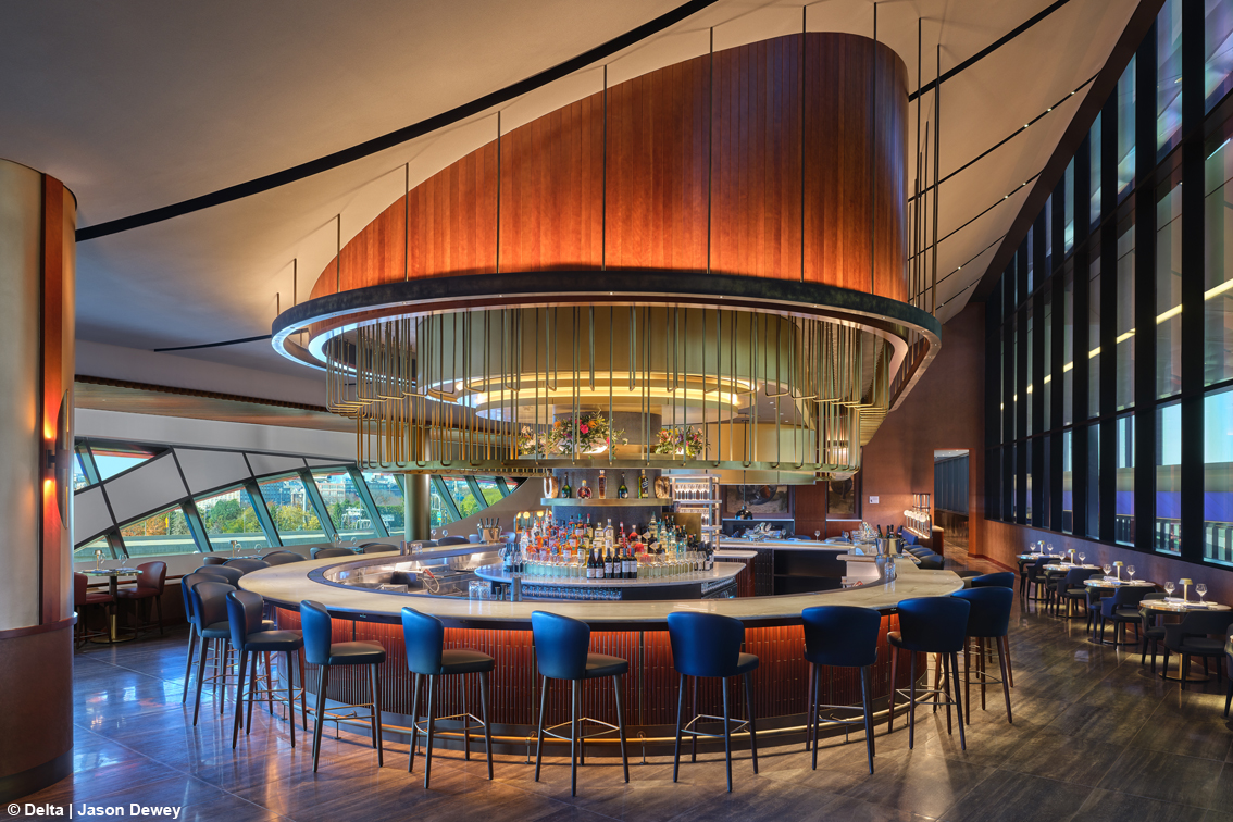 Si ispira alla tradizione marittima di Boston la Delta One Lounge del Logan International: cucina raffinata, design e un’incredibile vista sullo skyline