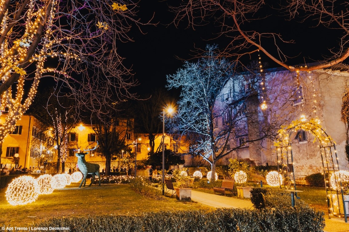 Quando la città diventa pagina: Trento si racconta in una passeggiata d’autore con versi e aforismi