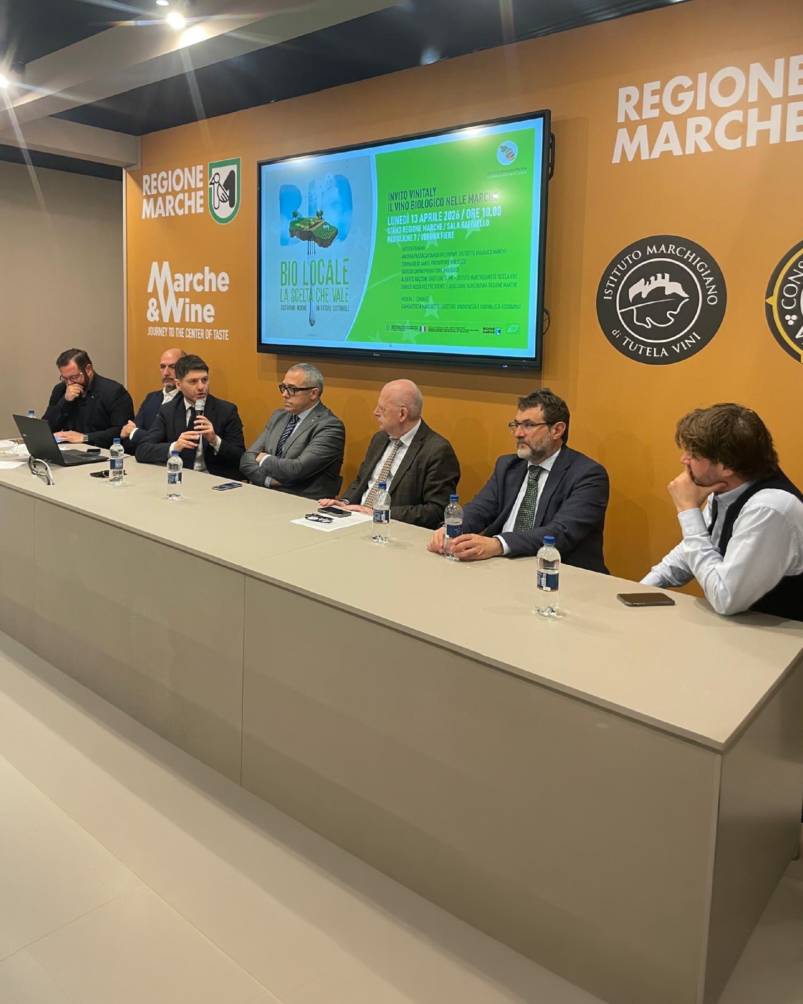 images/stories/varie_2026/DistrettoBiologicoMarche_Vinitaly.jpg