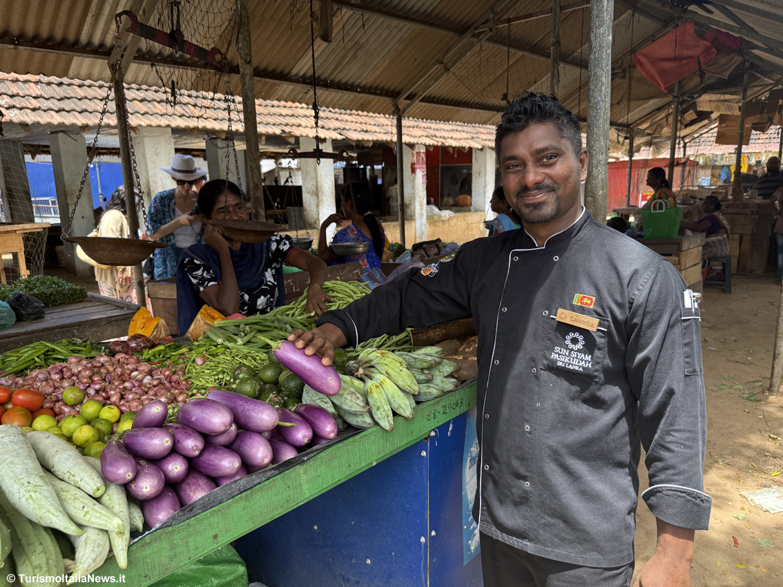 Tra curry, sorrisi e sabbia dorata: con chef Lasantha Amarawickrama la lezione di cucina che profuma di Sri Lanka