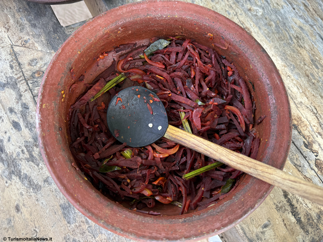 Tra curry, sorrisi e sabbia dorata: con chef Lasantha Amarawickrama la lezione di cucina che profuma di Sri Lanka