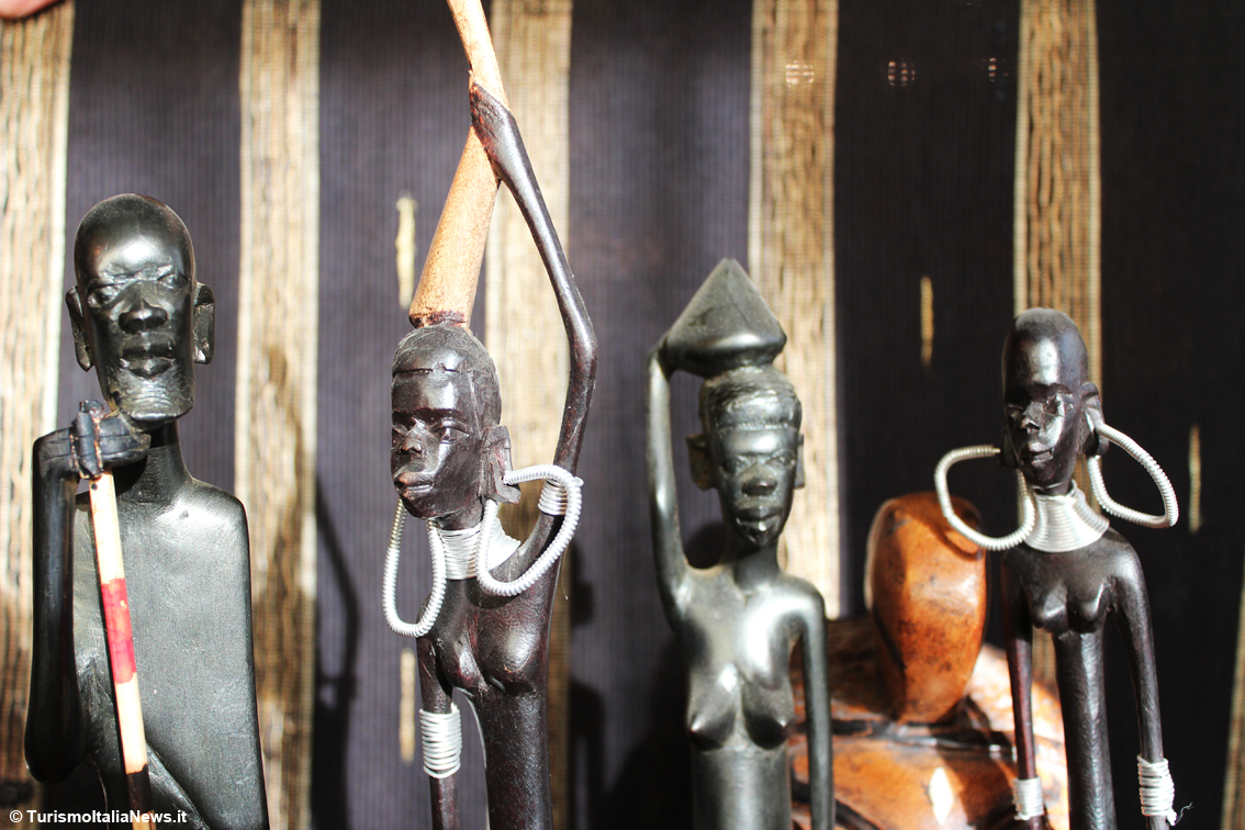 Coloratissime stoffe tradizionali in vendita a Zanzibar