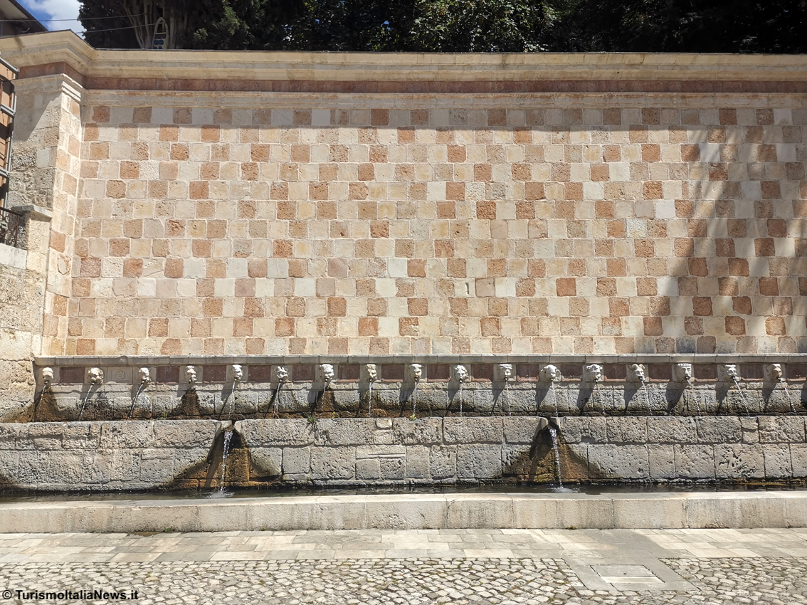 L’Aquila, la splendida Fontana delle 99 Cannelle racconta un numero simbolico e misterioso nella cultura della città abruzzese
