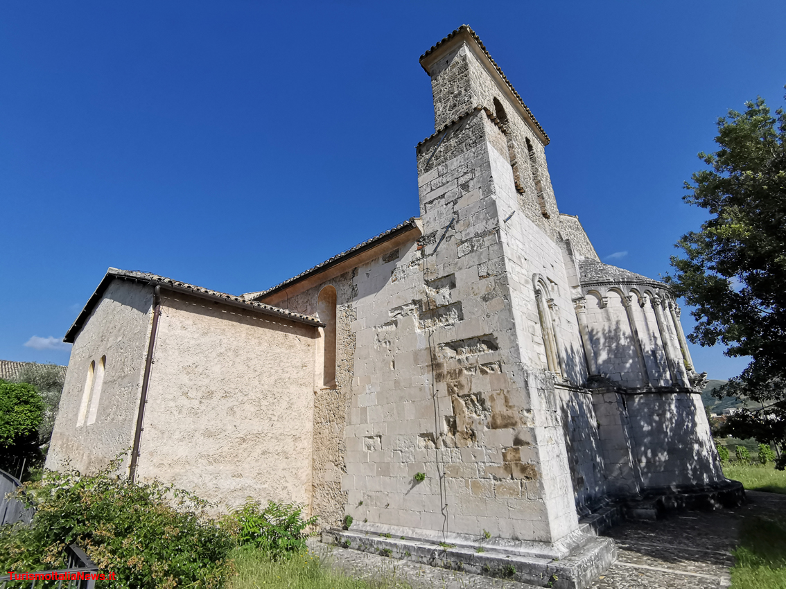 Nell’Abbazia di San Clemente a Casauria monaci, santi, pontefici ed imperatori scolpiti su pietra raccontano la bellezza della storia