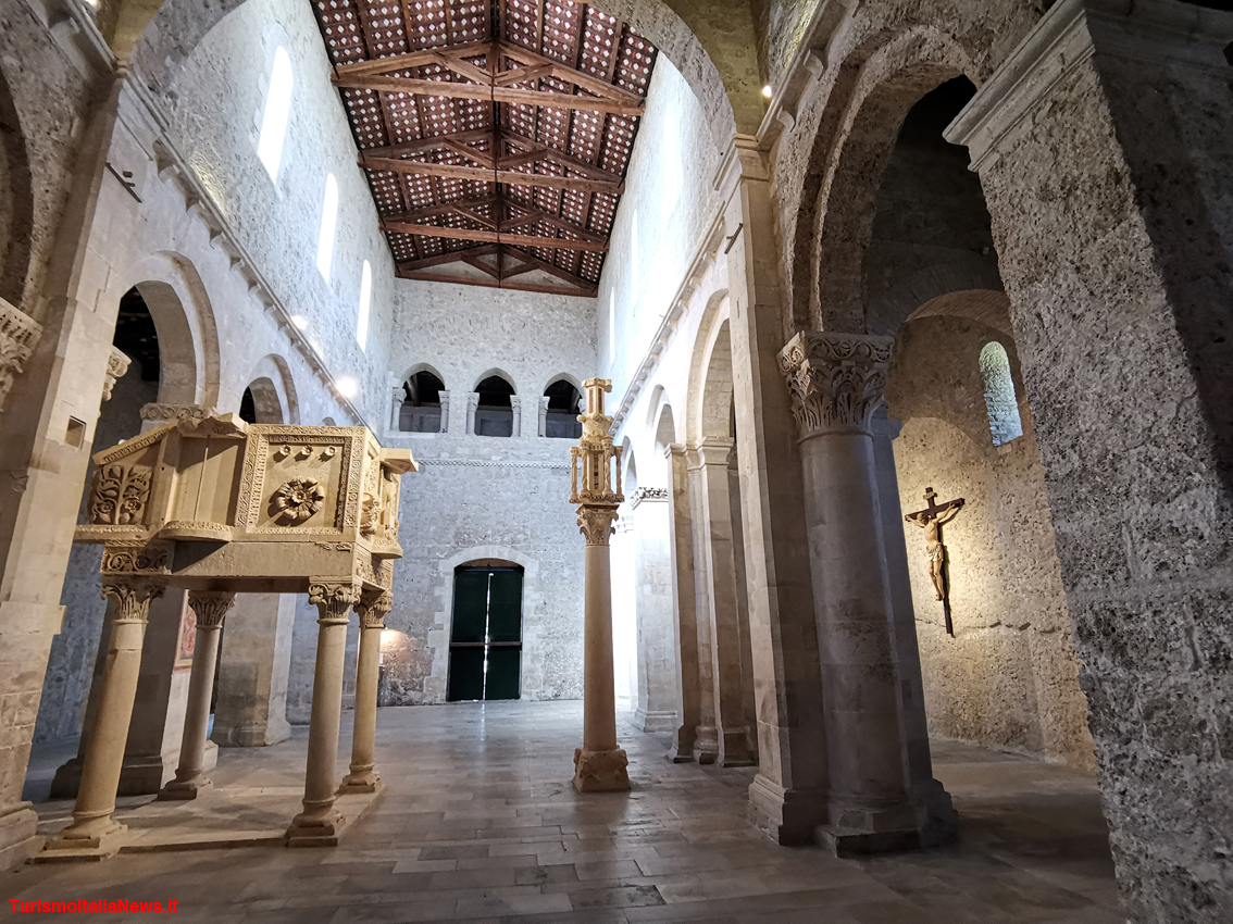 Nell’Abbazia di San Clemente a Casauria monaci, santi, pontefici ed imperatori scolpiti su pietra raccontano la bellezza della storia