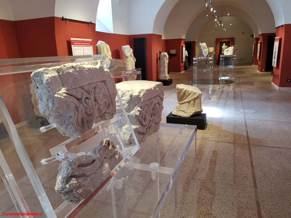 Nell’Abbazia di San Clemente a Casauria monaci, santi, pontefici ed imperatori scolpiti su pietra raccontano la bellezza della storia