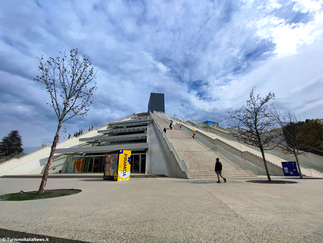 Tirana, addio alla città grigia e chiusa del passato comunista: oggi è una capitale in fermento, viva, colorata