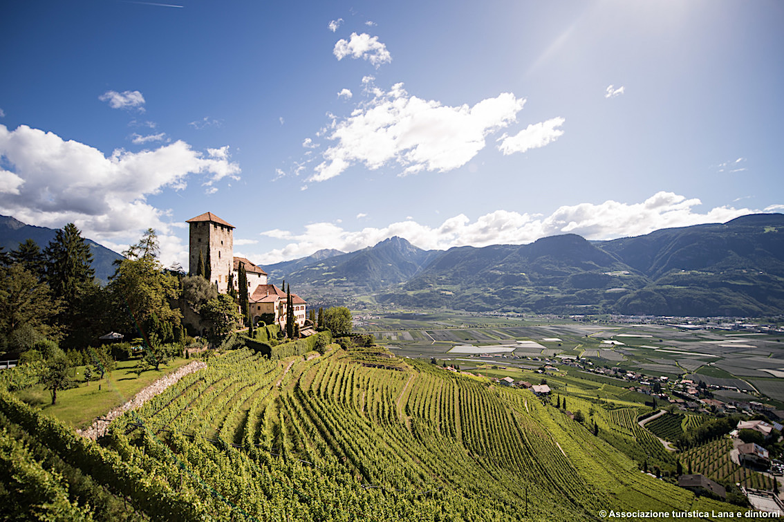 Luoghi unici nella natura per tutta la famiglia: nei borghi di Regione Lana, in Alto Adige, per la vacanza che dura tutto l'anno