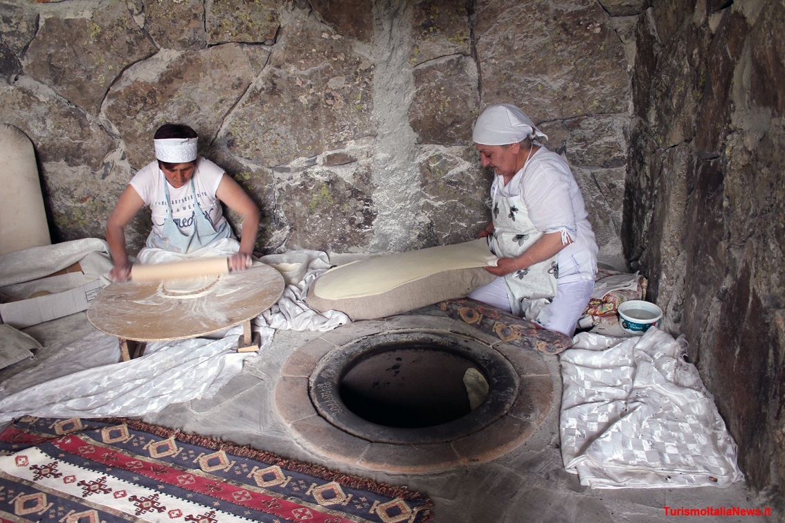 E' il lavash il patrimonio dell'Armenia: nel sottile pane tradizionale c'è la storia bimillenaria del Paese asiatico - Turismo Italia News