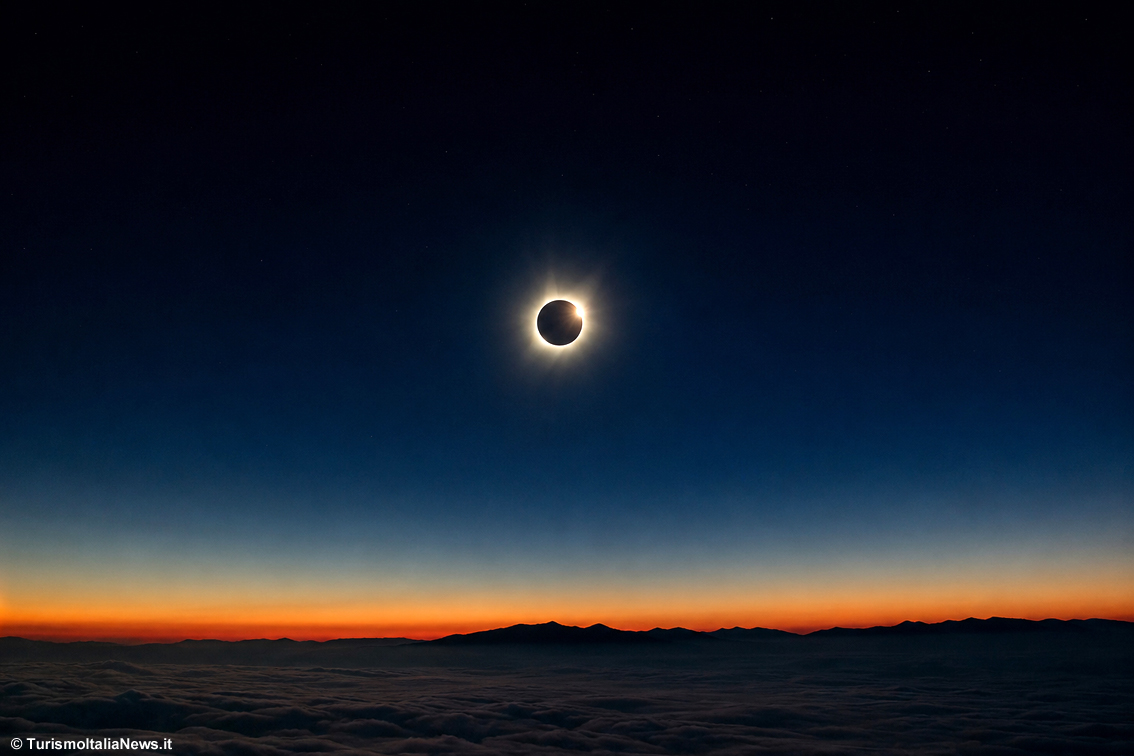 https://www.turismoitalianews.it/images/stories/astronomia/EclissiTotaleSolare.jpg